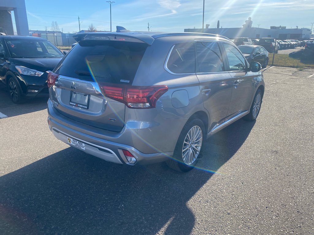 2020 Mitsubishi Outlander PHEV LE in Thunder Bay, Ontario - 4 - w1024h768px