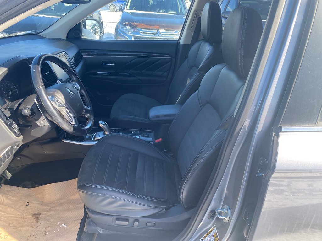 2020 Mitsubishi Outlander PHEV LE in Thunder Bay, Ontario - 9 - w1024h768px