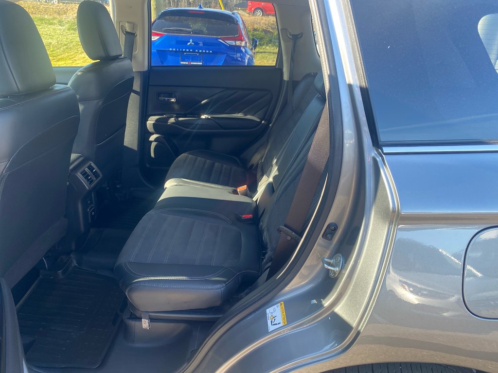2020 Mitsubishi Outlander PHEV LE in Thunder Bay, Ontario - 8 - w1024h768px