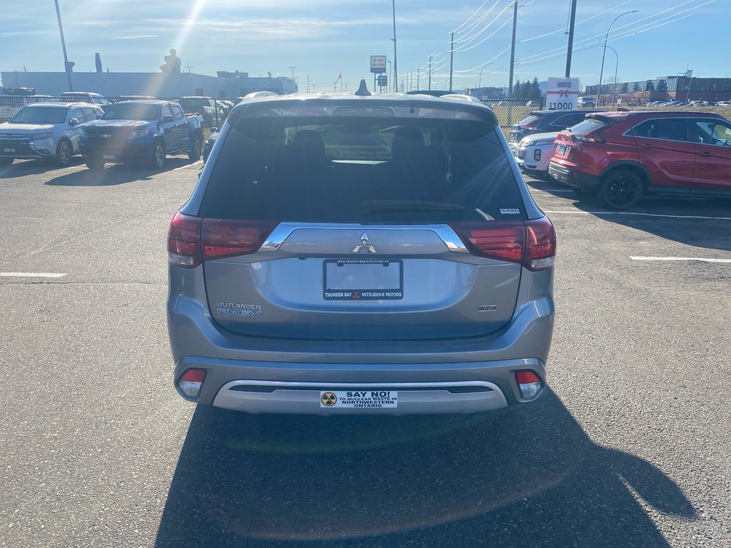 2020 Mitsubishi Outlander PHEV LE in Thunder Bay, Ontario - 5 - w1024h768px