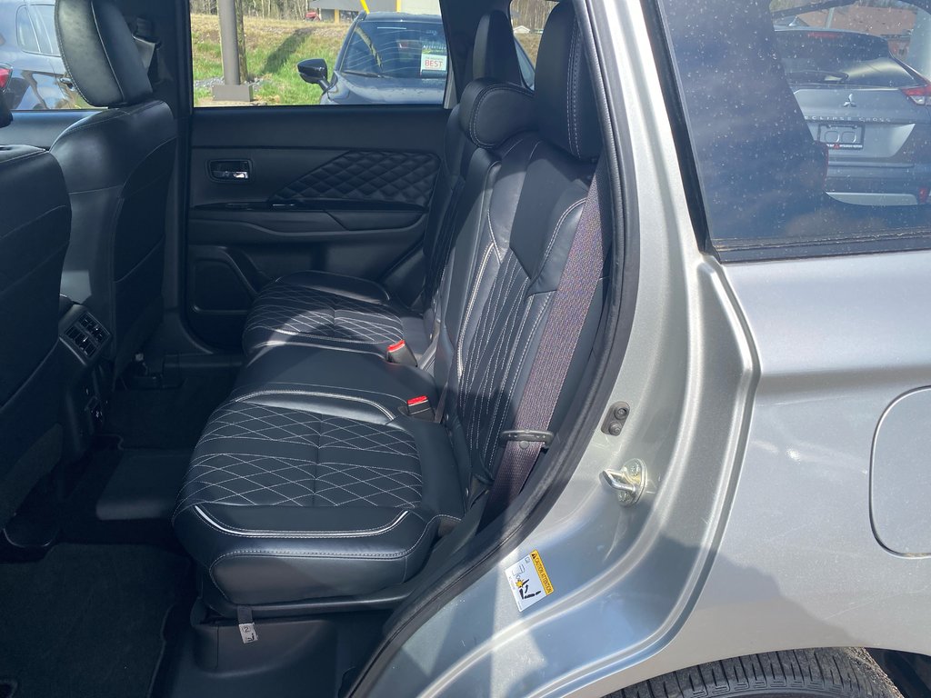 2022 Mitsubishi OUTLANDER PHEV BLACK EDITION in Thunder Bay, Ontario - 6 - w1024h768px