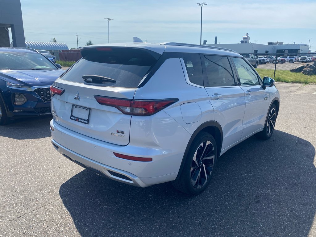 2023 Mitsubishi Outlander PHEV GT in Thunder Bay, Ontario - 4 - w1024h768px