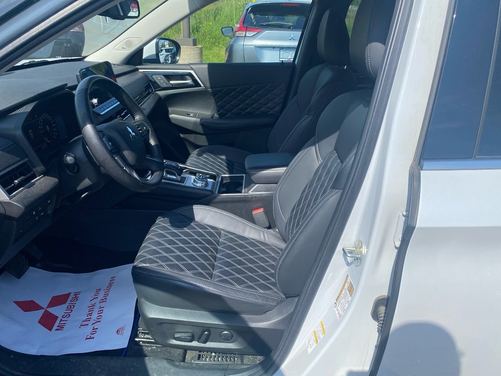 2023 Mitsubishi Outlander PHEV GT in Thunder Bay, Ontario - 9 - w1024h768px
