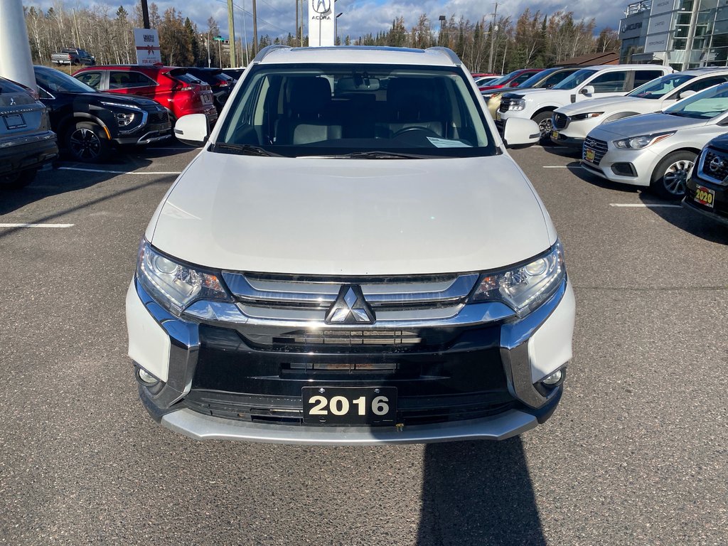 2016 Mitsubishi Outlander ES PREMIUM in Thunder Bay, Ontario - 2 - w1024h768px