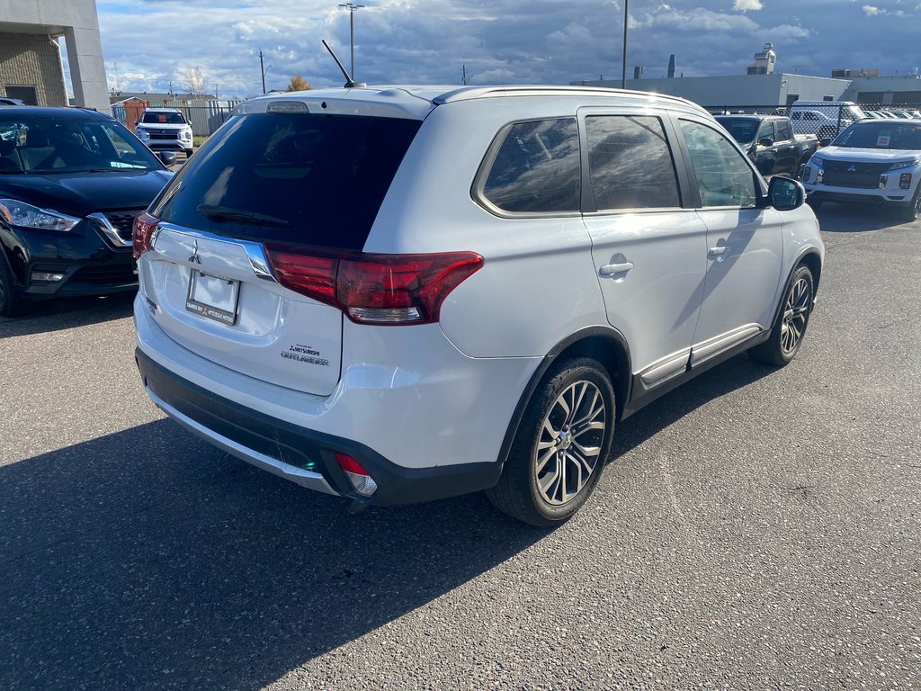 2016 Mitsubishi Outlander ES PREMIUM in Thunder Bay, Ontario - 4 - w1024h768px
