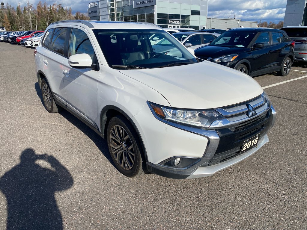 2016 Mitsubishi Outlander ES PREMIUM in Thunder Bay, Ontario - 3 - w1024h768px