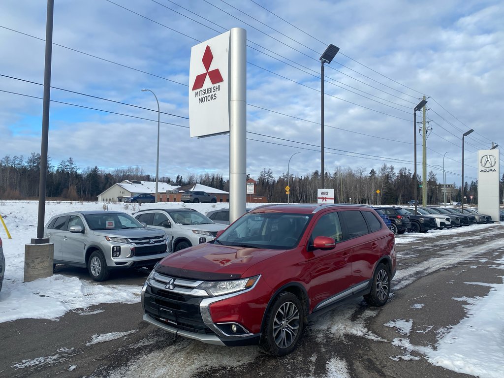 2016 Mitsubishi Outlander ES PREMIUM in Thunder Bay, Ontario - 1 - w1024h768px