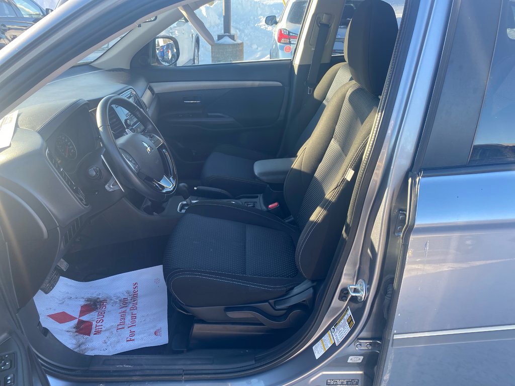 2016 Mitsubishi Outlander SE in Thunder Bay, Ontario - 9 - w1024h768px