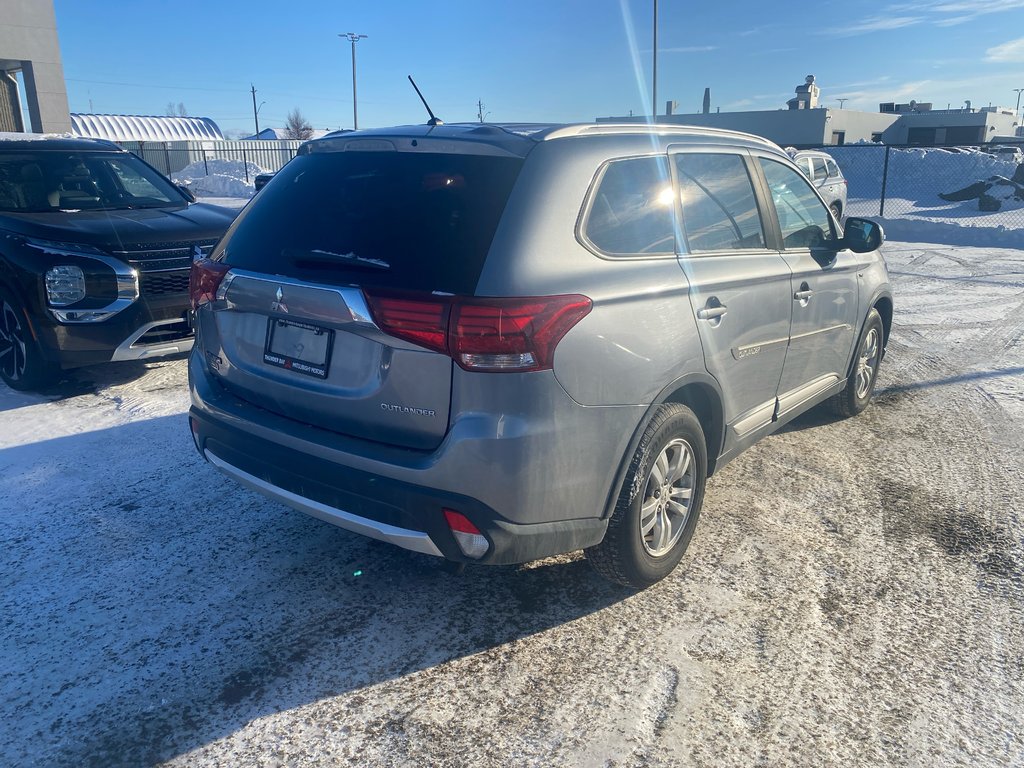 2016 Mitsubishi Outlander SE in Thunder Bay, Ontario - 4 - w1024h768px