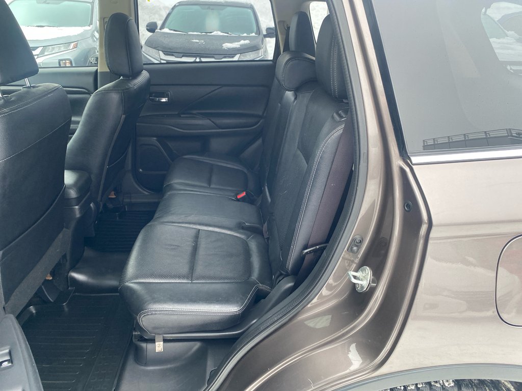 2017 Mitsubishi Outlander GT in Thunder Bay, Ontario - 8 - w1024h768px