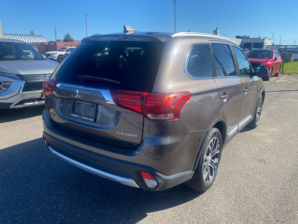 2017 Mitsubishi Outlander ES PREMIUM in Thunder Bay, Ontario - 4 - w1024h768px