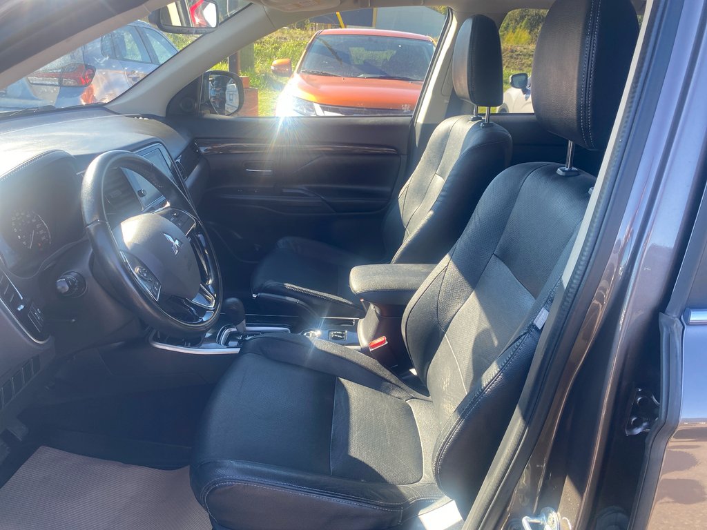 2017 Mitsubishi Outlander ES PREMIUM in Thunder Bay, Ontario - 9 - w1024h768px