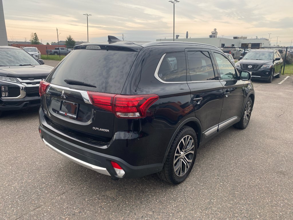 2018 Mitsubishi Outlander GT in Thunder Bay, Ontario - 4 - w1024h768px