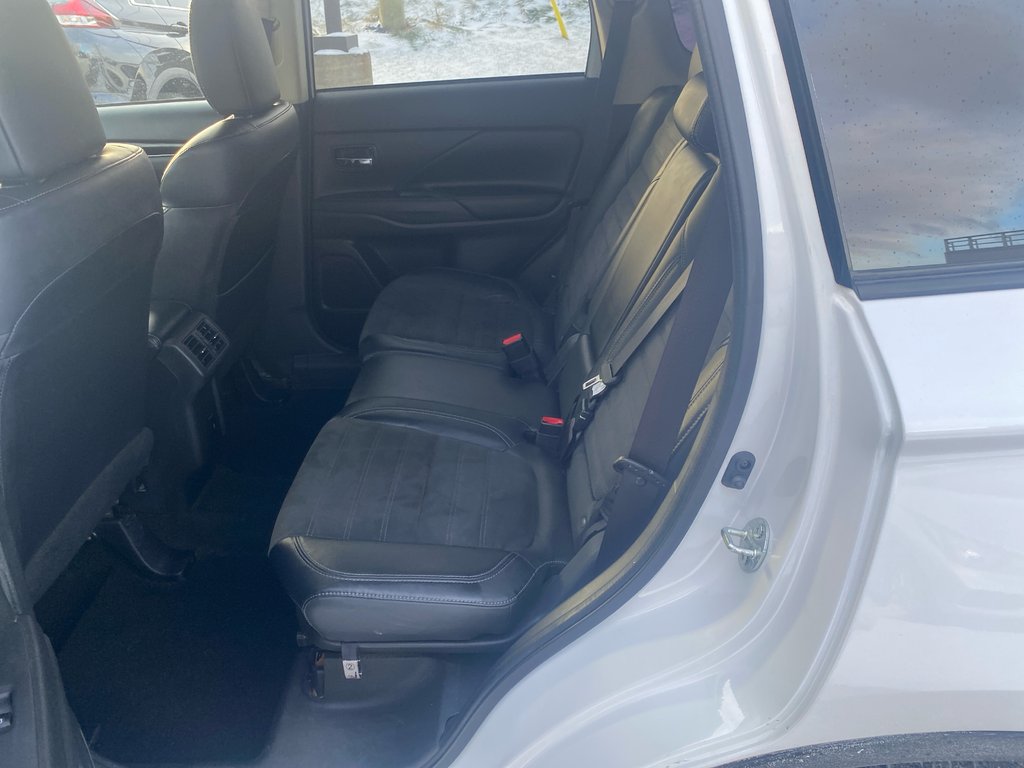 2020 Mitsubishi Outlander EX in Thunder Bay, Ontario - 8 - w1024h768px