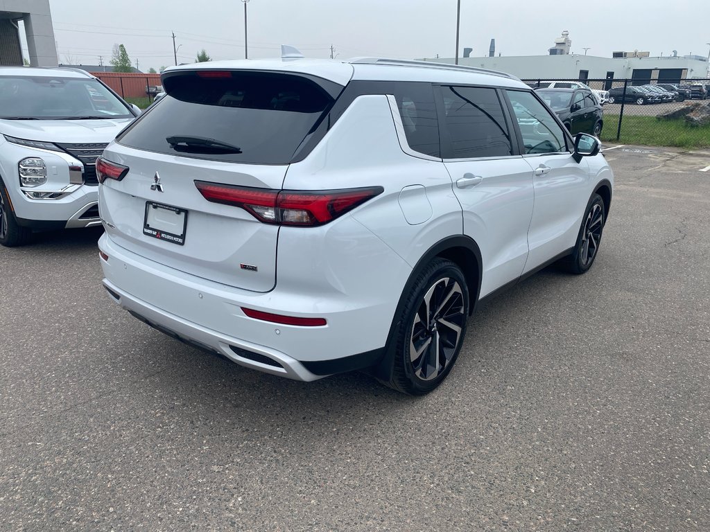 2022 Mitsubishi Outlander LE in Thunder Bay, Ontario - 4 - w1024h768px