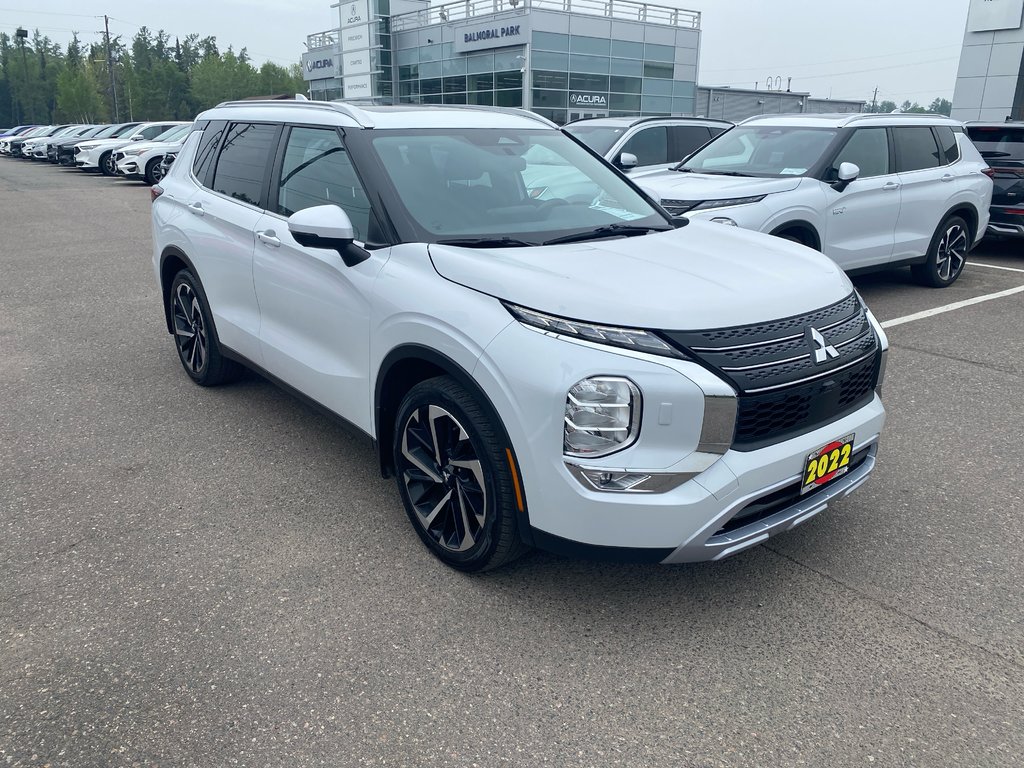 2022 Mitsubishi Outlander LE in Thunder Bay, Ontario - 3 - w1024h768px