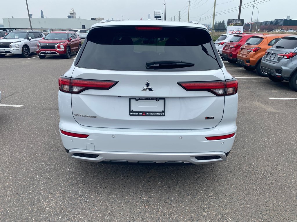 2022 Mitsubishi Outlander LE in Thunder Bay, Ontario - 5 - w1024h768px