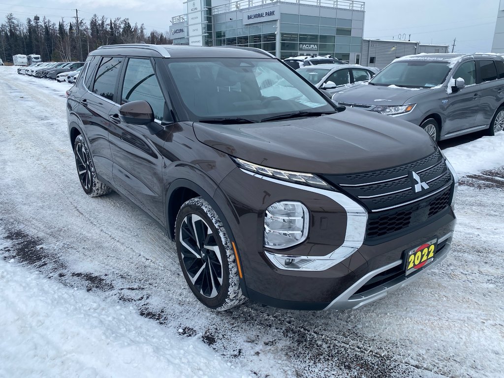 2022 Mitsubishi Outlander LE PREMIUM in Thunder Bay, Ontario - 3 - w1024h768px