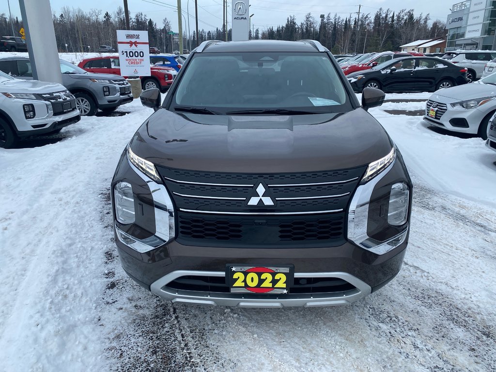 2022 Mitsubishi Outlander LE PREMIUM in Thunder Bay, Ontario - 2 - w1024h768px