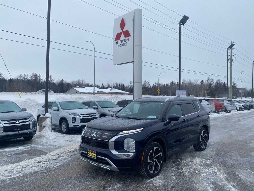 2022 Mitsubishi Outlander LE PREMIUM in Thunder Bay, Ontario - 1 - w1024h768px