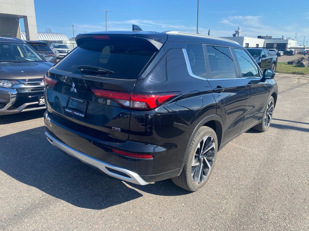 2022 Mitsubishi Outlander LE PREMIUM in Thunder Bay, Ontario - 4 - w1024h768px