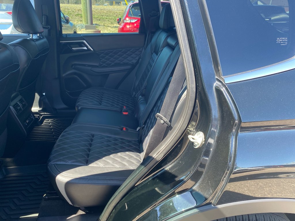 2023 Mitsubishi Outlander GT in Thunder Bay, Ontario - 8 - w1024h768px