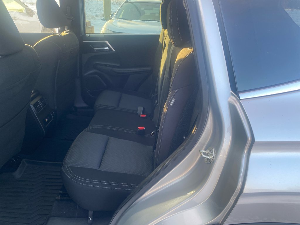 2023 Mitsubishi Outlander LE in Thunder Bay, Ontario - 8 - w1024h768px