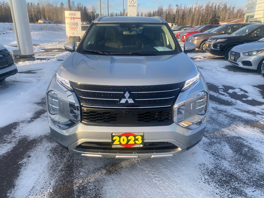 2023 Mitsubishi Outlander LE in Thunder Bay, Ontario - 2 - w1024h768px