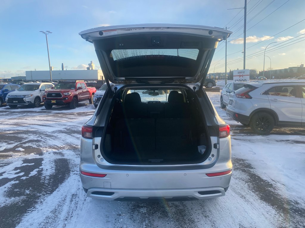 2023 Mitsubishi Outlander LE in Thunder Bay, Ontario - 7 - w1024h768px