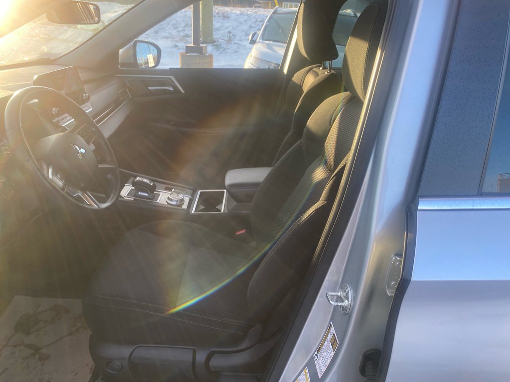 2023 Mitsubishi Outlander LE in Thunder Bay, Ontario - 9 - w1024h768px