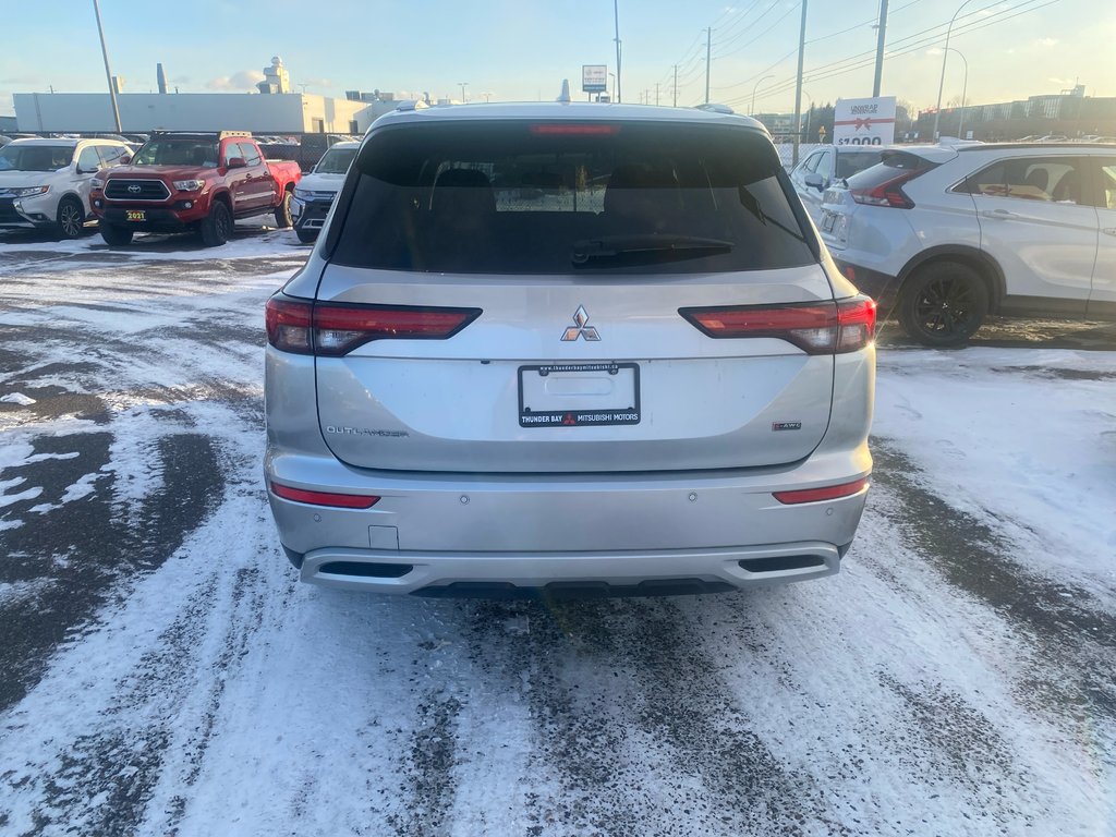 2023 Mitsubishi Outlander LE in Thunder Bay, Ontario - 5 - w1024h768px