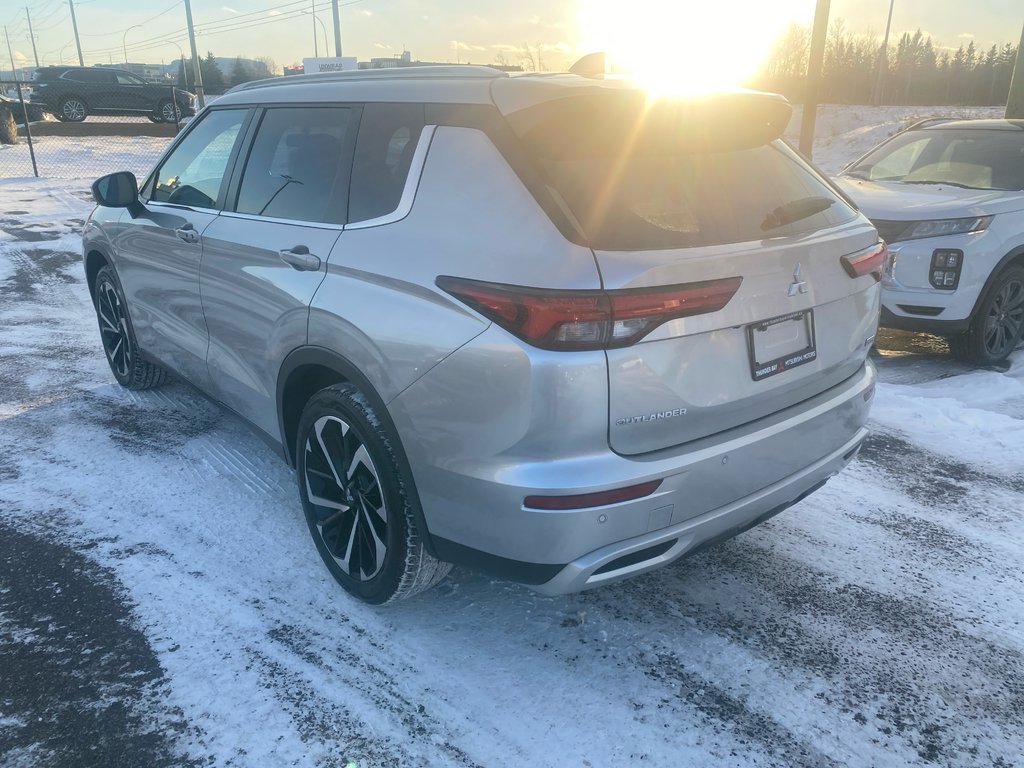 2023 Mitsubishi Outlander LE in Thunder Bay, Ontario - 6 - w1024h768px