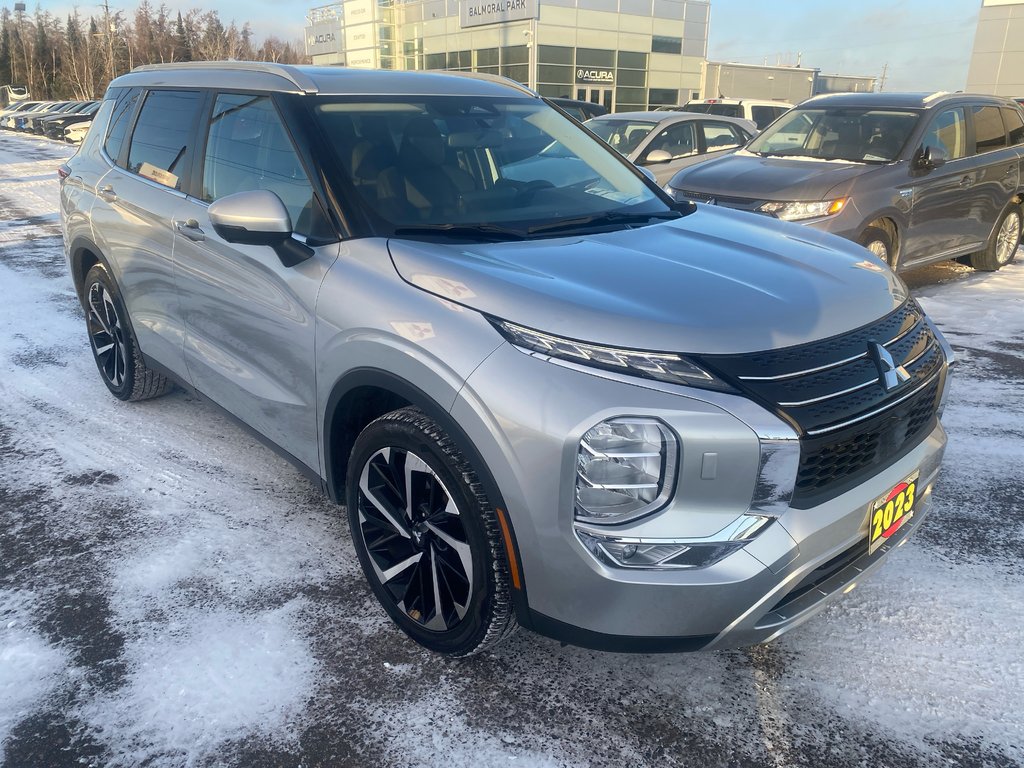 2023 Mitsubishi Outlander LE in Thunder Bay, Ontario - 3 - w1024h768px
