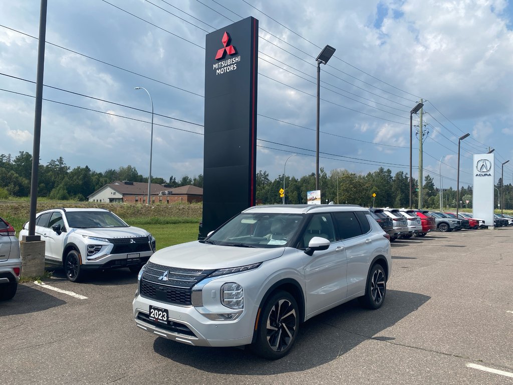 2023 Mitsubishi Outlander GT in Thunder Bay, Ontario - 1 - w1024h768px