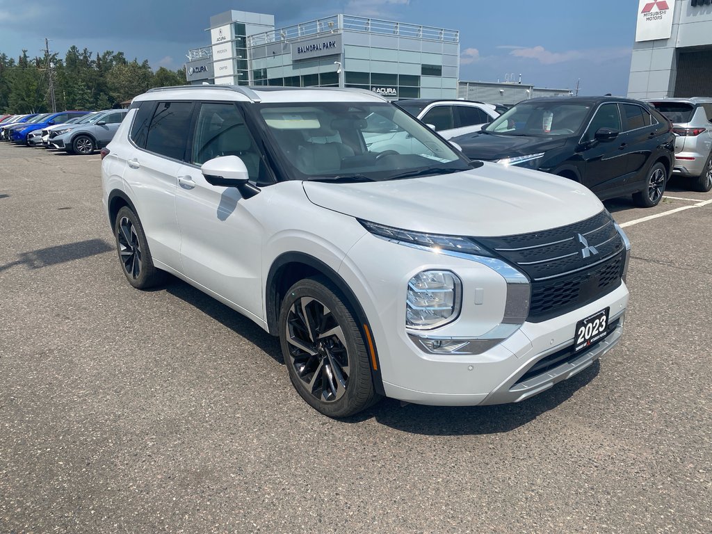 2023 Mitsubishi Outlander GT in Thunder Bay, Ontario - 3 - w1024h768px