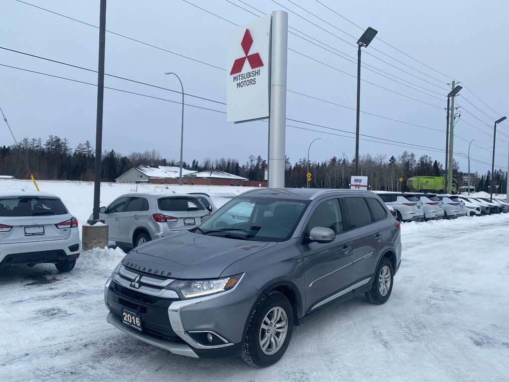 2024 Mitsubishi Outlander SE in Thunder Bay, Ontario - 1 - w1024h768px