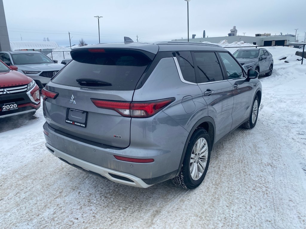2024 Mitsubishi Outlander SE in Thunder Bay, Ontario - 4 - w1024h768px