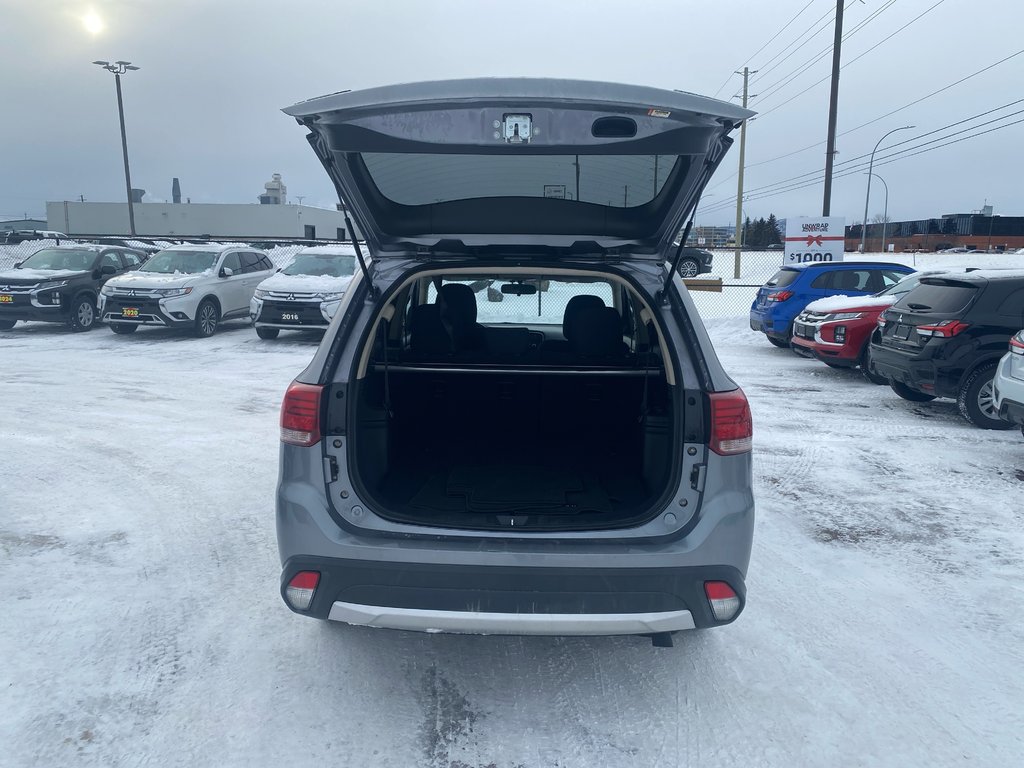 2024 Mitsubishi Outlander SE in Thunder Bay, Ontario - 7 - w1024h768px