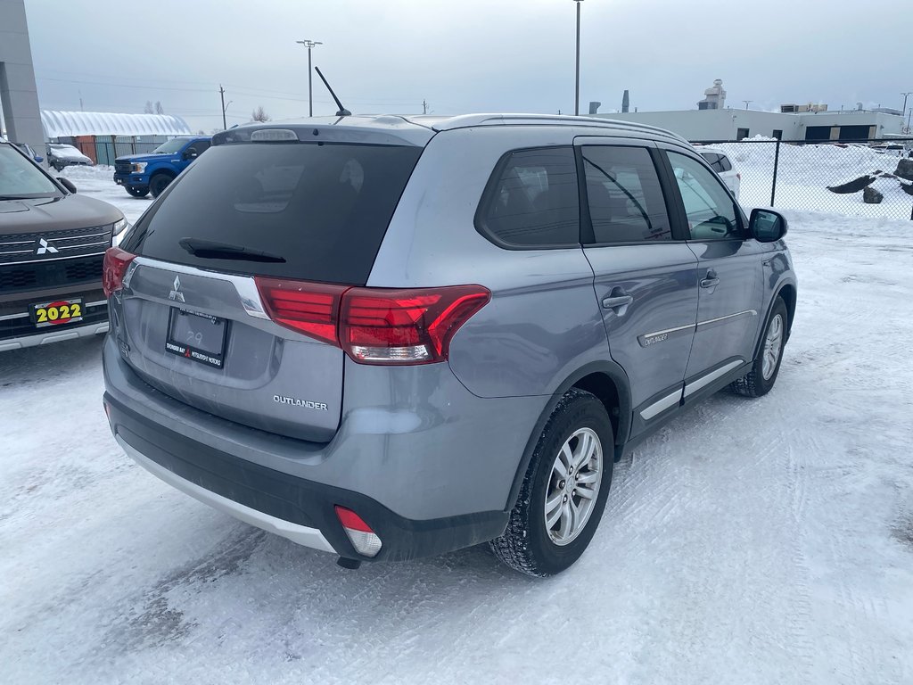 2024 Mitsubishi Outlander SE in Thunder Bay, Ontario - 4 - w1024h768px