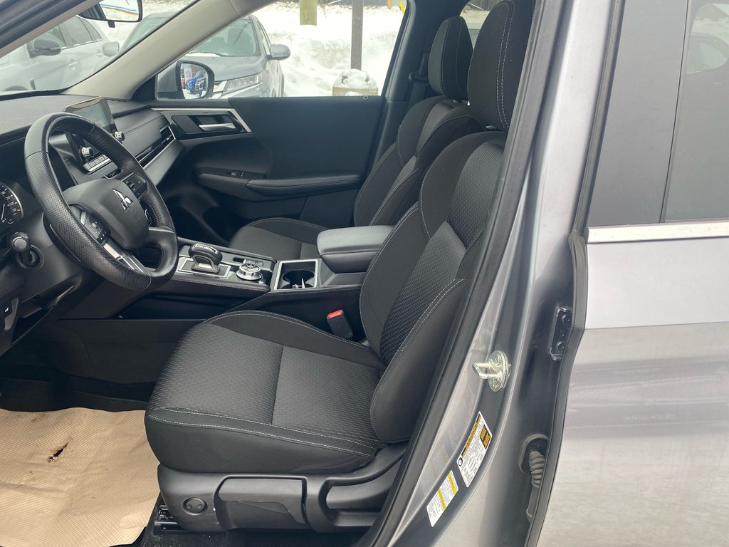 2024 Mitsubishi Outlander SE in Thunder Bay, Ontario - 7 - w1024h768px