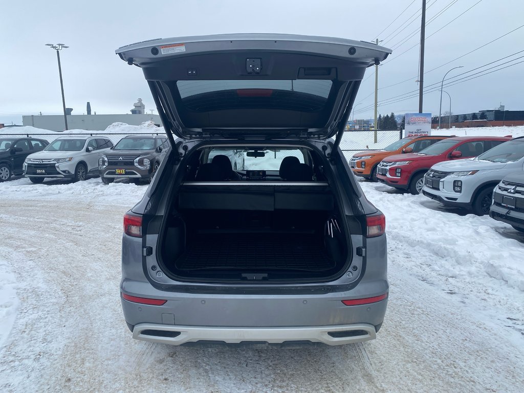 2024 Mitsubishi Outlander SE in Thunder Bay, Ontario - 9 - w1024h768px