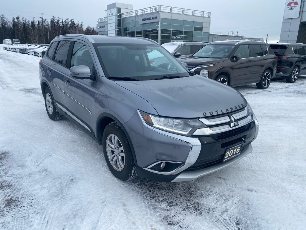 2024 Mitsubishi Outlander SE in Thunder Bay, Ontario - 3 - w1024h768px
