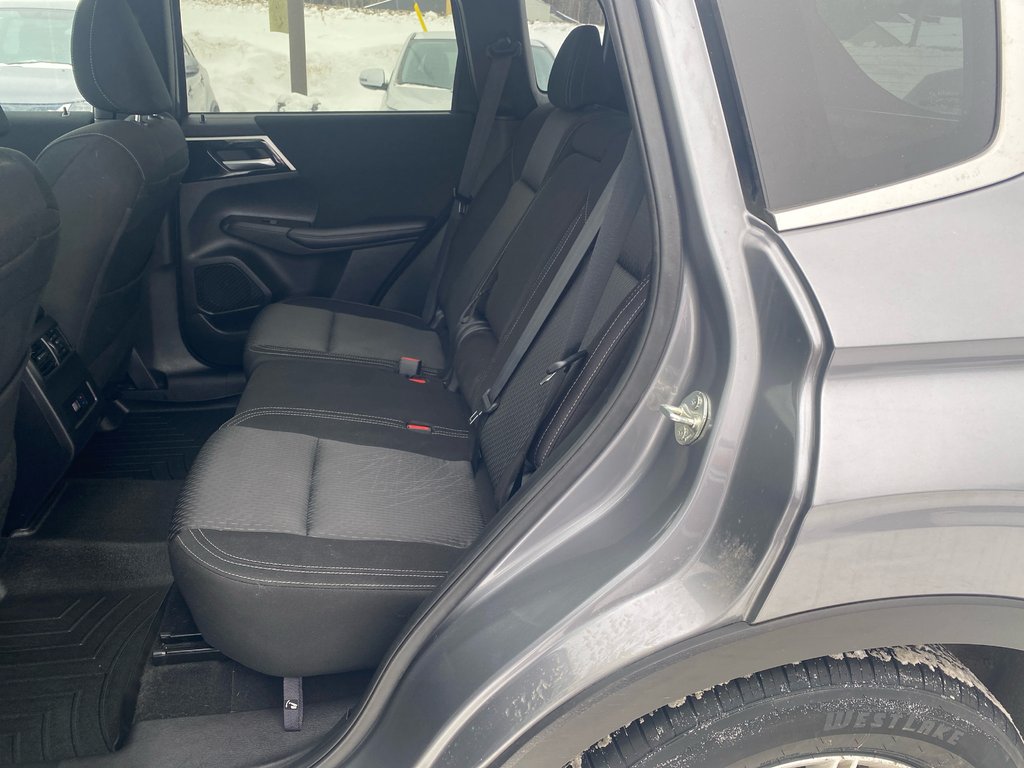 2024 Mitsubishi Outlander SE in Thunder Bay, Ontario - 8 - w1024h768px