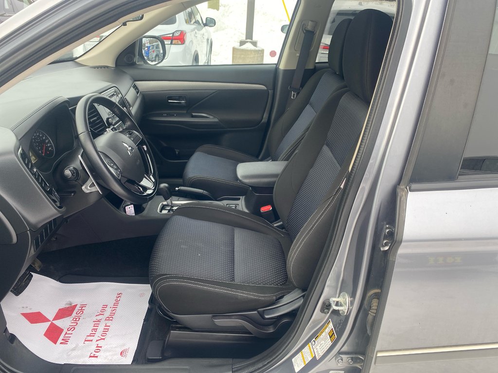 2024 Mitsubishi Outlander SE in Thunder Bay, Ontario - 11 - w1024h768px