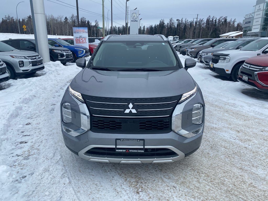 2024 Mitsubishi Outlander SE in Thunder Bay, Ontario - 2 - w1024h768px