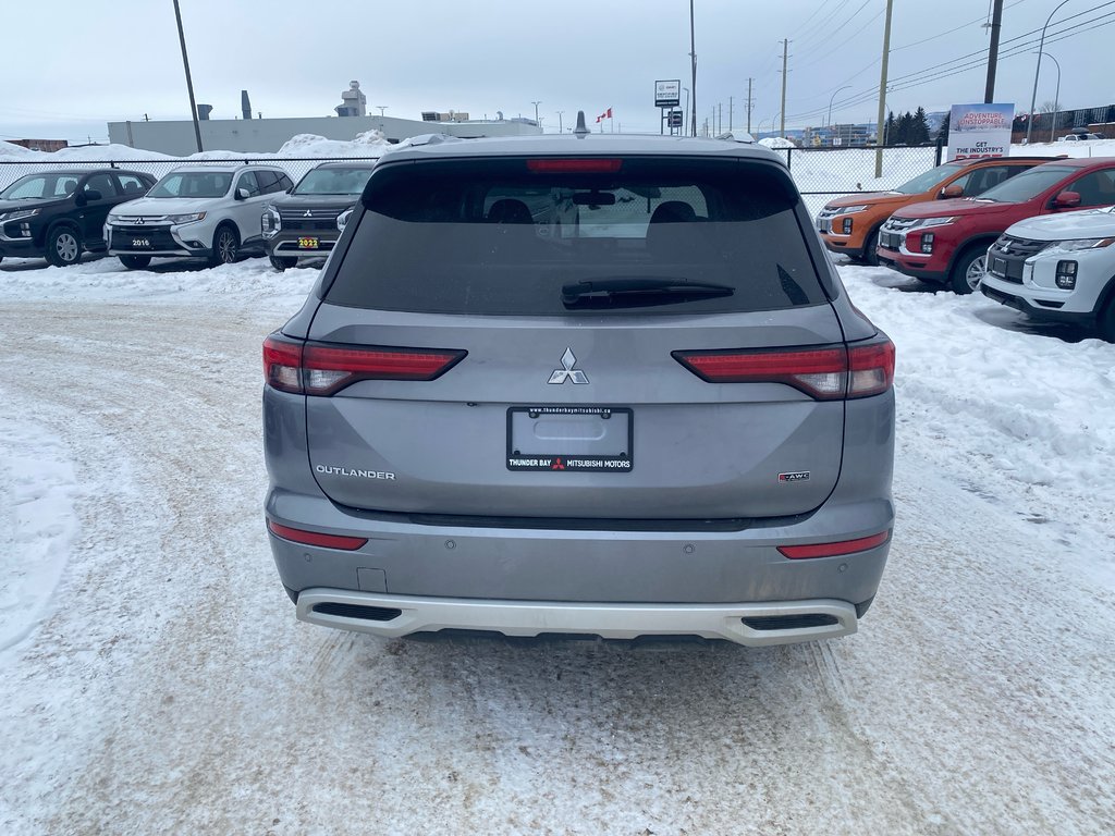 2024 Mitsubishi Outlander SE in Thunder Bay, Ontario - 5 - w1024h768px