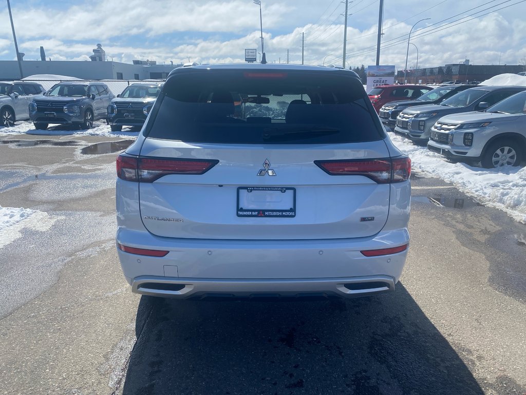 2024 Mitsubishi Outlander GT in Thunder Bay, Ontario - 5 - w1024h768px