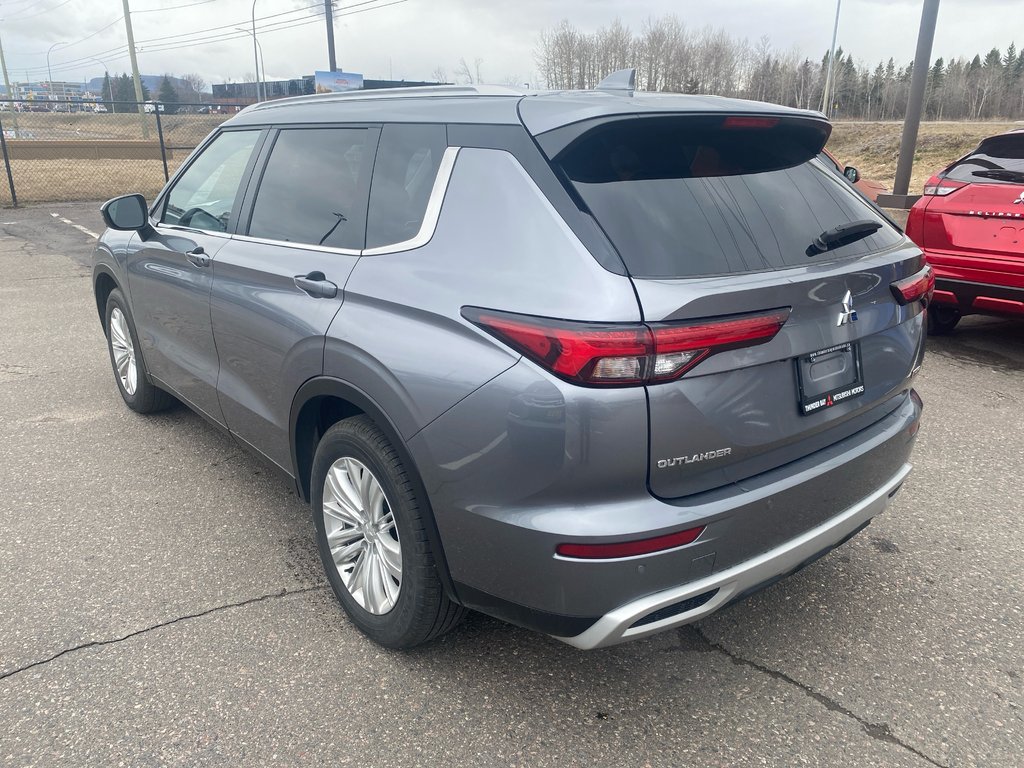 2024 Mitsubishi Outlander SE in Thunder Bay, Ontario - 6 - w1024h768px