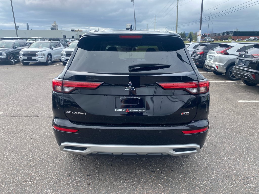 2024 Mitsubishi Outlander SE in Thunder Bay, Ontario - 5 - w1024h768px