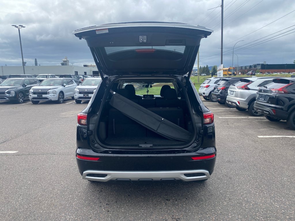2024 Mitsubishi Outlander SE in Thunder Bay, Ontario - 6 - w1024h768px